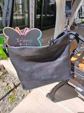 Minimalist Black Leather Crossbody Bag - Latico